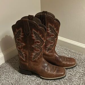Ariat women’s cowboy boots, brown with reddish orange detailing. Size 8.5B US.
